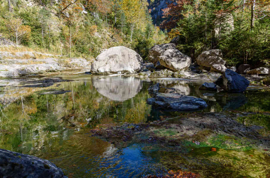 Huesca - parque nacional de Ordesa y Monte Perdido - valle de Añisclo 89 - cañon de Añisclo - rio Aso.jpg